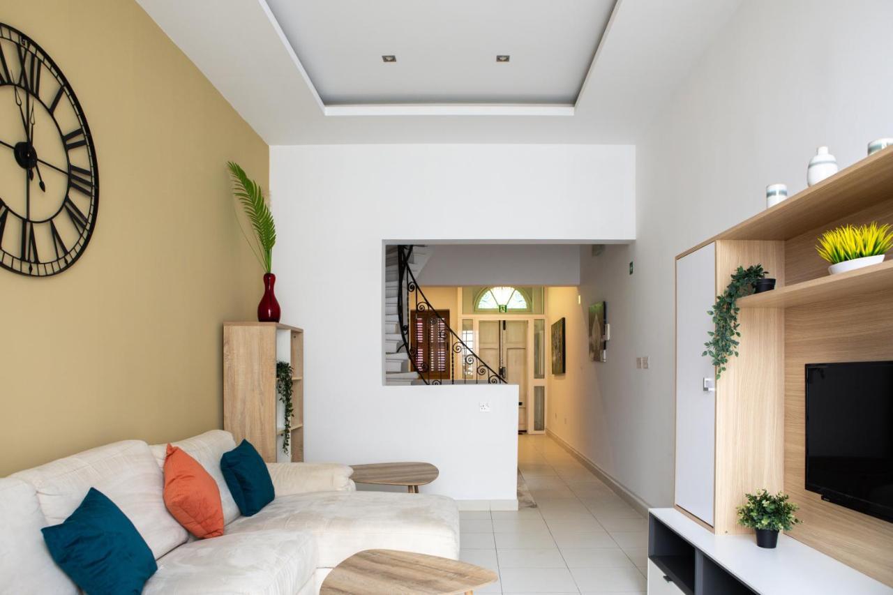 Entire Luxury Sliema Townhouse Steps From Beach Экстерьер фото