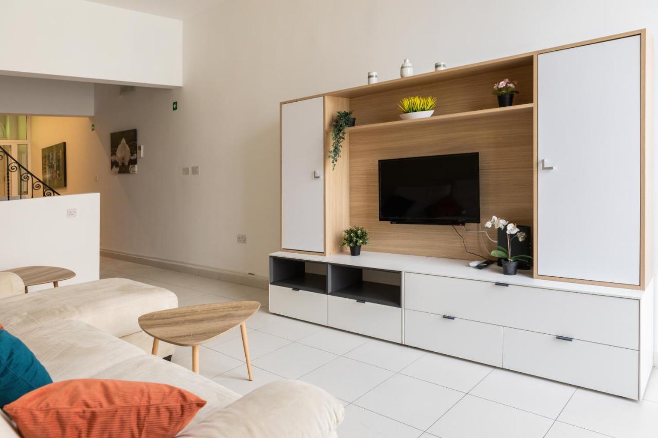 Entire Luxury Sliema Townhouse Steps From Beach Экстерьер фото